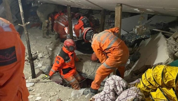 Türkiye’yi sarsan depremlerde can kaybı 6 bini aştı