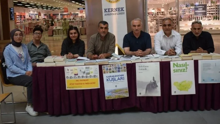 Kernek Anadolu Lisesi öğrencileri ve öğretmenleri kitaplarını tanıttı