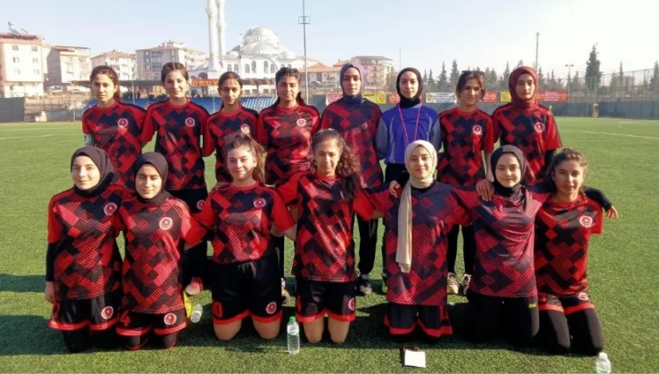 İzollu Çok Programlı Anadolu Lisesi Kız Futbol Takımı İl Birincisi Oldu