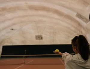 Yeşilyurt Belediyesi Balon Tenis Kortu’nda Heyecanlı Anlar Yaşanıyor